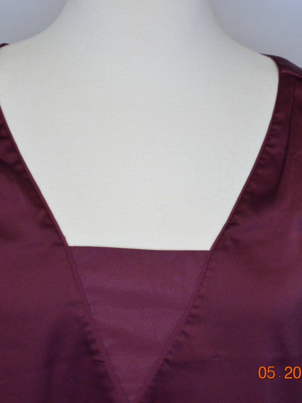 White House Black Market Large Burgundy Layered V-Neck Sleeveless Blouse - Picture 2 of 6